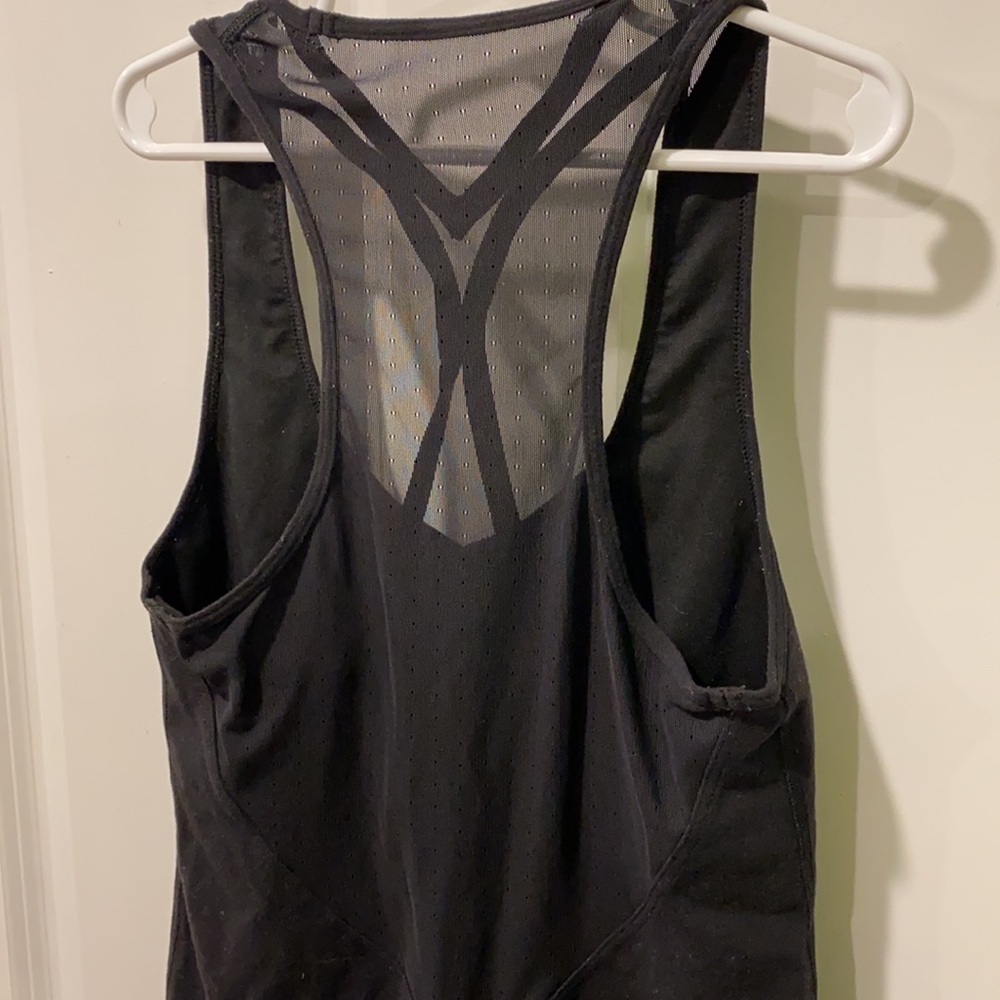 Lululemon Built In Bra Top With Mesh Back - Picture 5 of 13